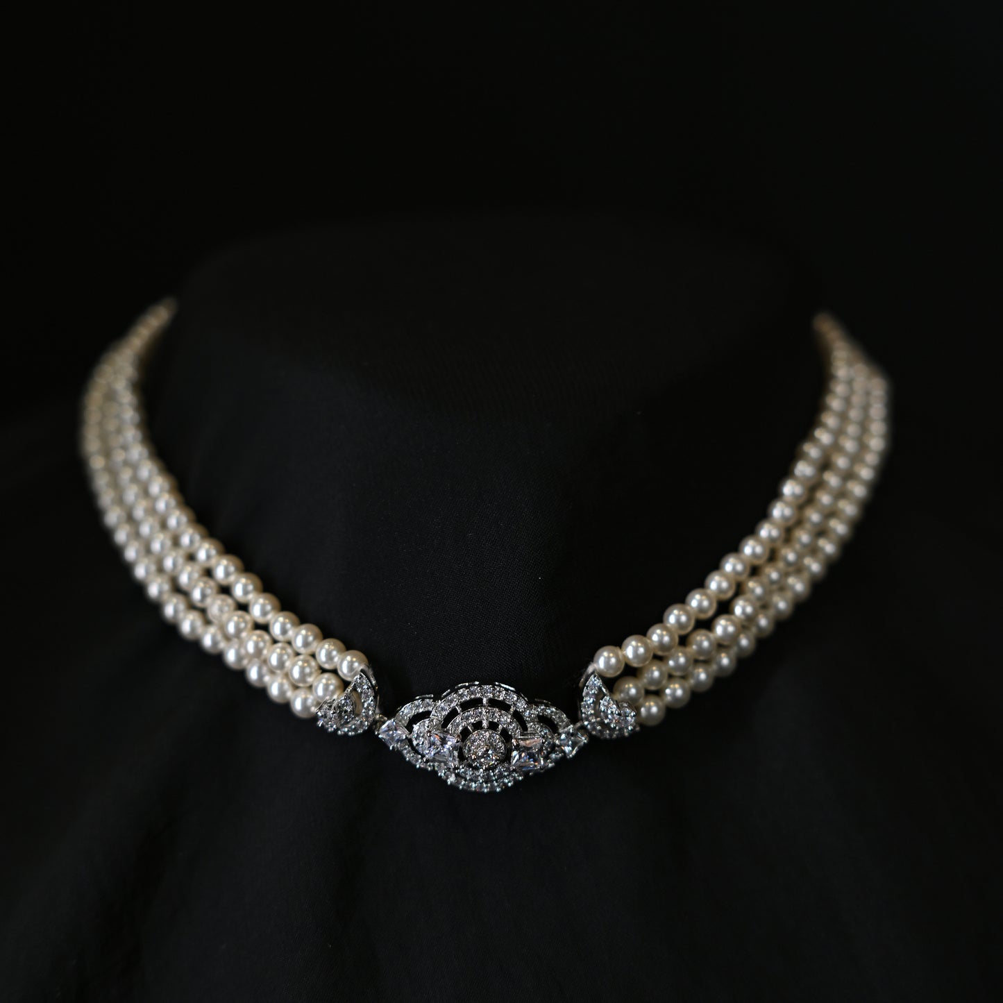Elan Pearl Choker Set