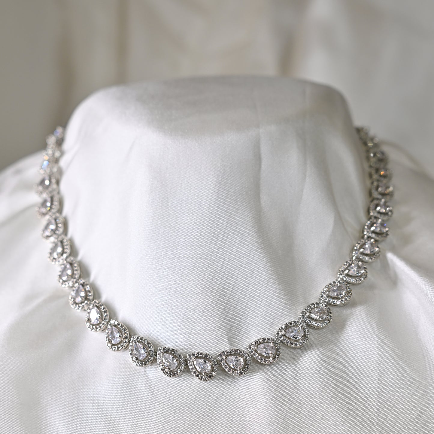 Pear Eclat Diamond Choker
