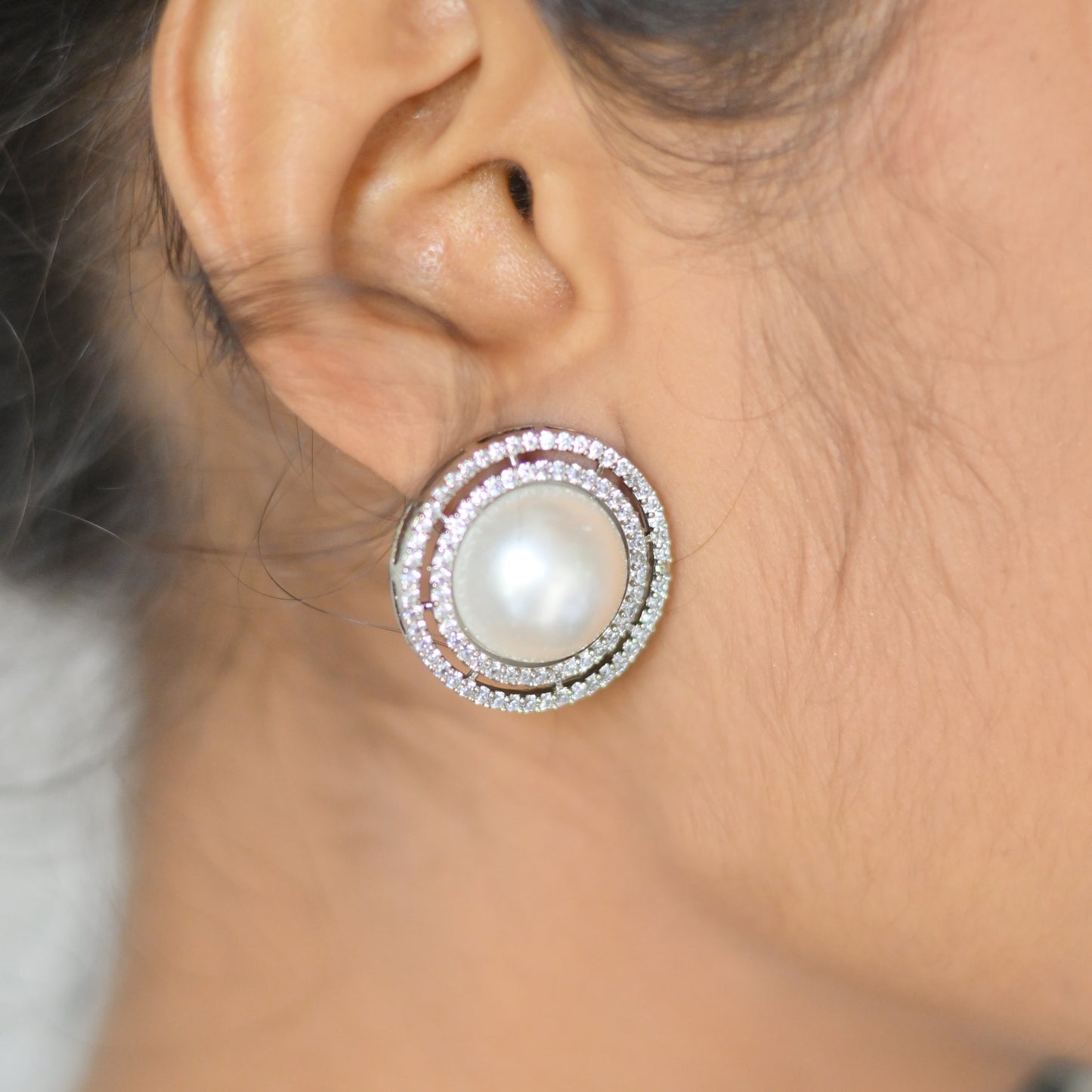 Glamour Pearl Studs