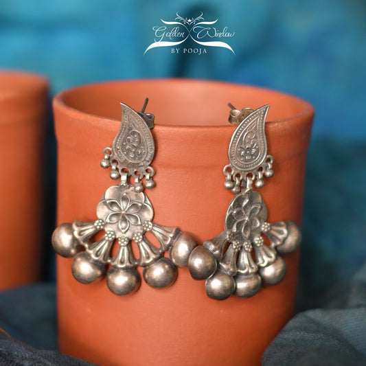 Intricate Motif Leaf Earring