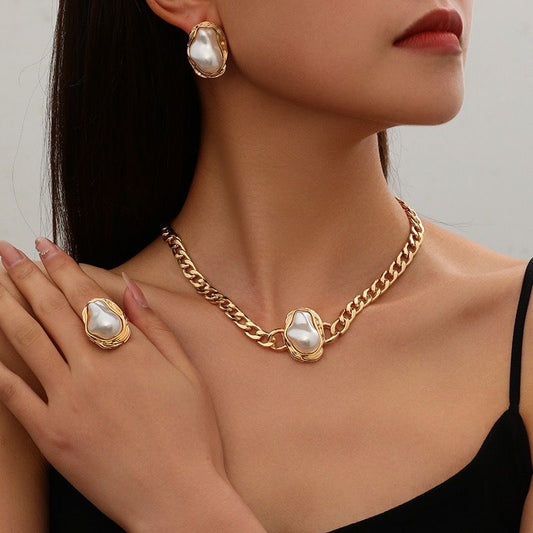 Classic Pearl Chain Set