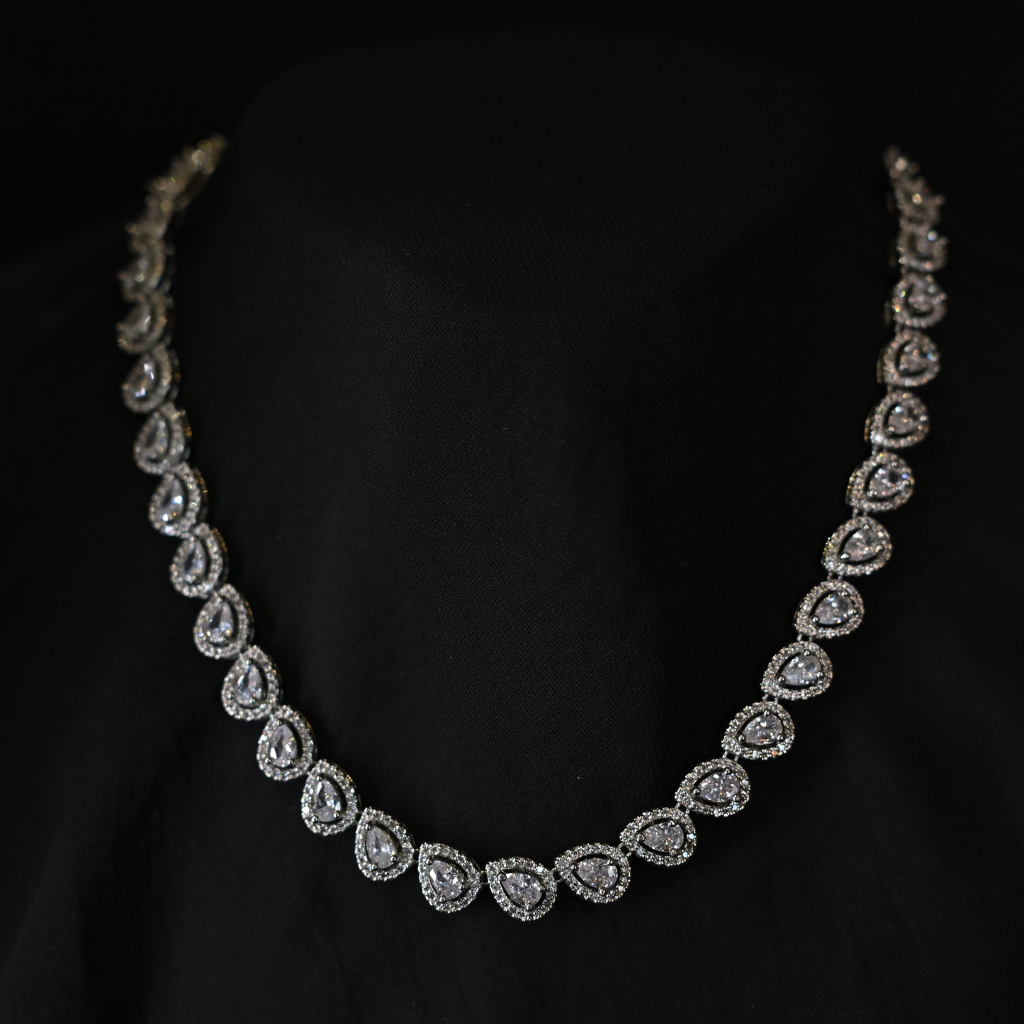 Pear Eclat Diamond Choker